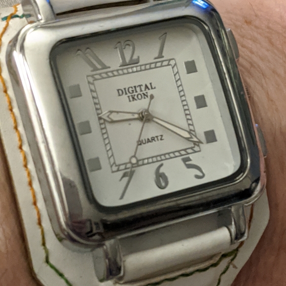 Vintage Digital iKon Watch - Picture 4 of 12